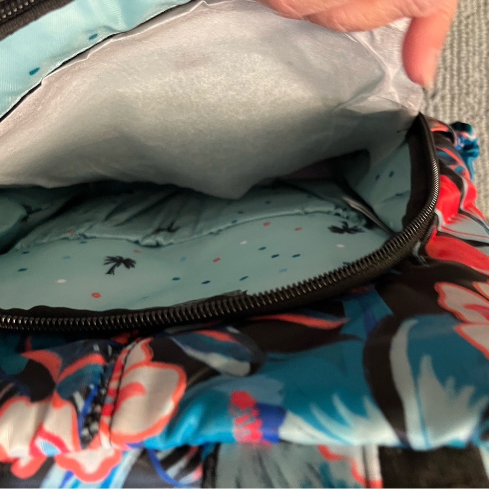 Lug Hatchback 3 Backpack - NWT
Color: RESORT TROPICS (RESORT PALMS SEAFOAM) - Picture 9 of 9